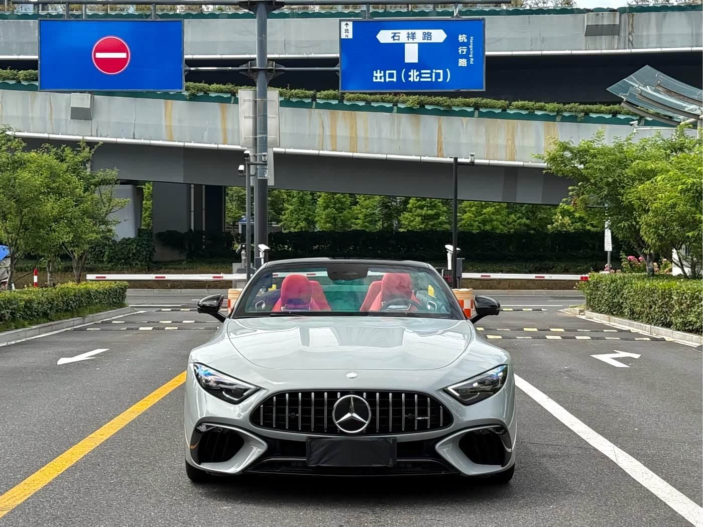 2023 Mercedes-Benz SL-Class AMG 银灰色, 6,900 km, China export – photo 1