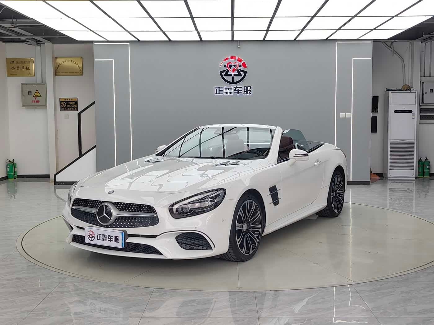 2016 Mercedes-Benz SL-Class White, 23,700 km, China export – photo 1