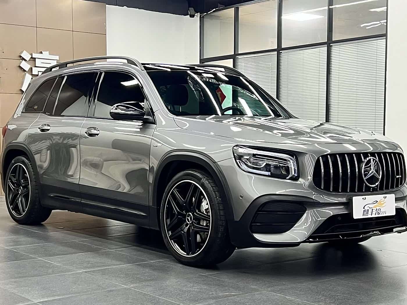 2022 Mercedes-Benz GLB AMG 银灰色, 30,000 km, China export – photo 3
