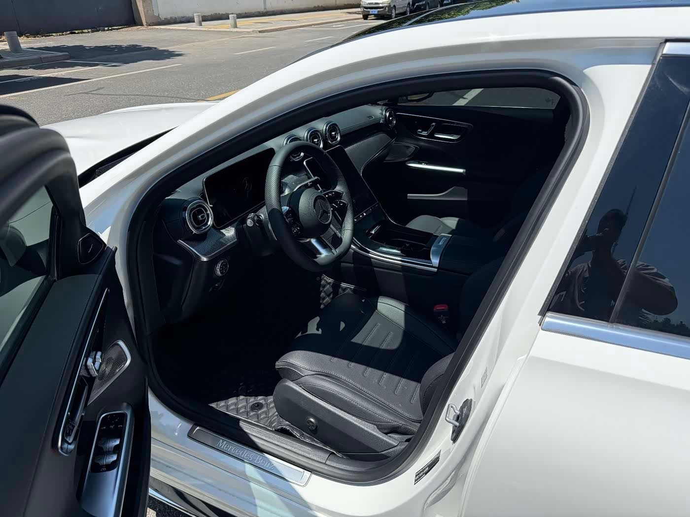 2025 Mercedes-Benz C-Class White, 1,000 km, China export – photo 3