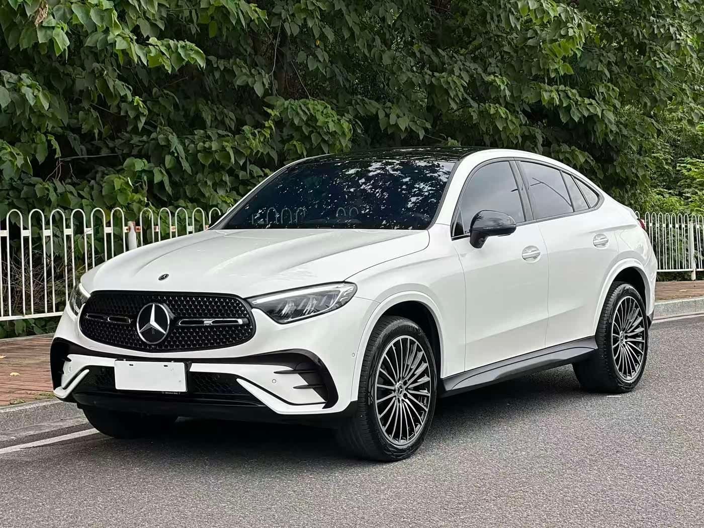 2024 Mercedes-Benz GLC Coupe White, 36,000 km, China export – photo 1