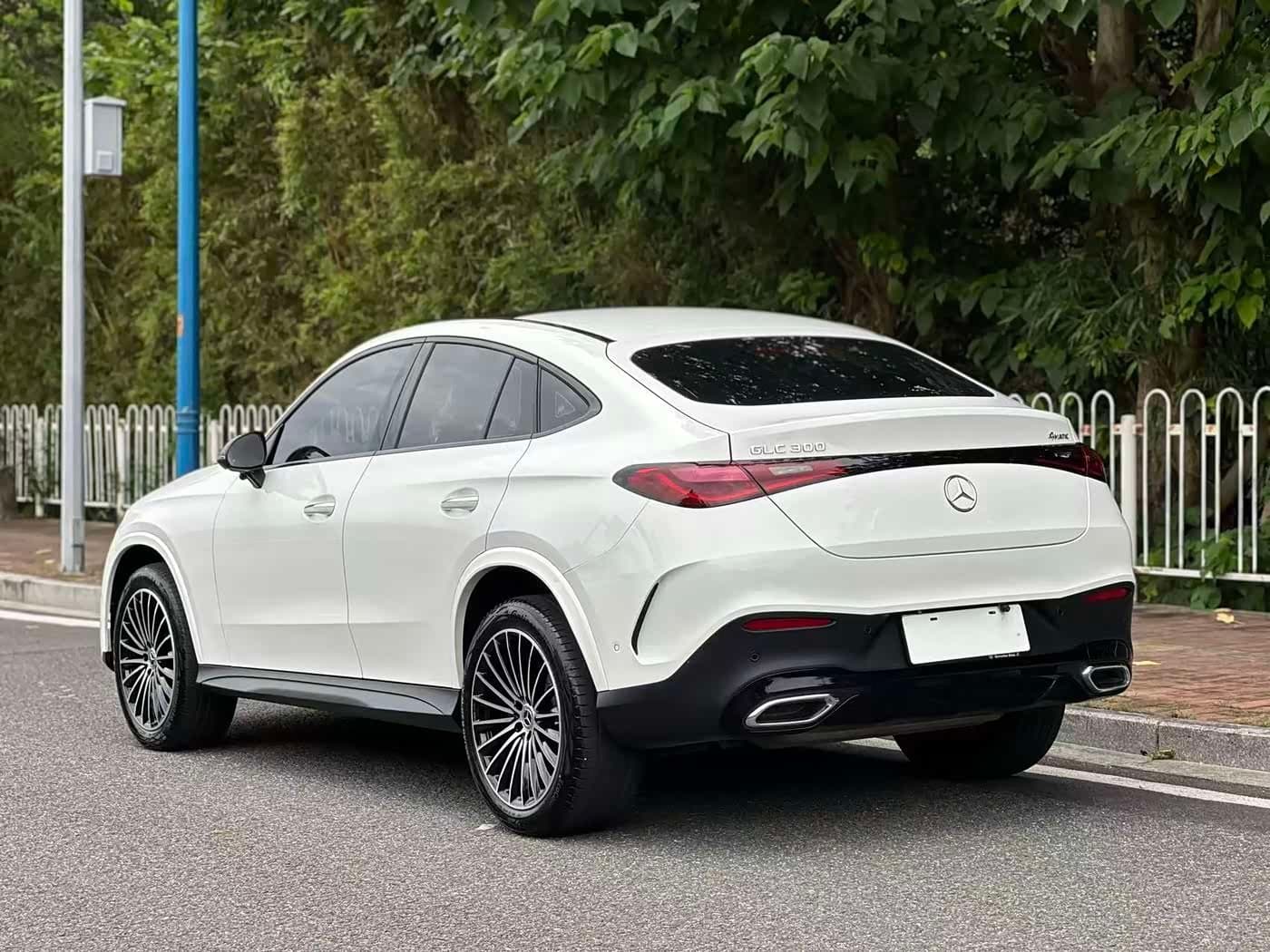 2024 Mercedes-Benz GLC Coupe White, 36,000 km, China export – photo 3