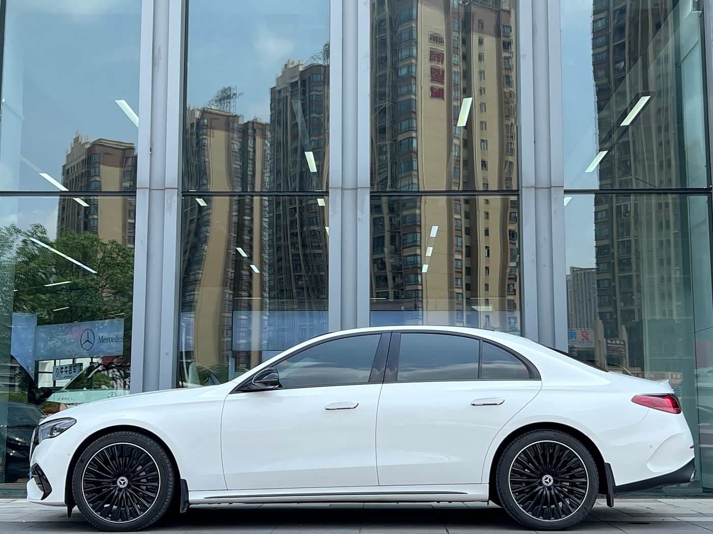2024 Mercedes-Benz E-Class White, 5,900 km, China export – photo 2