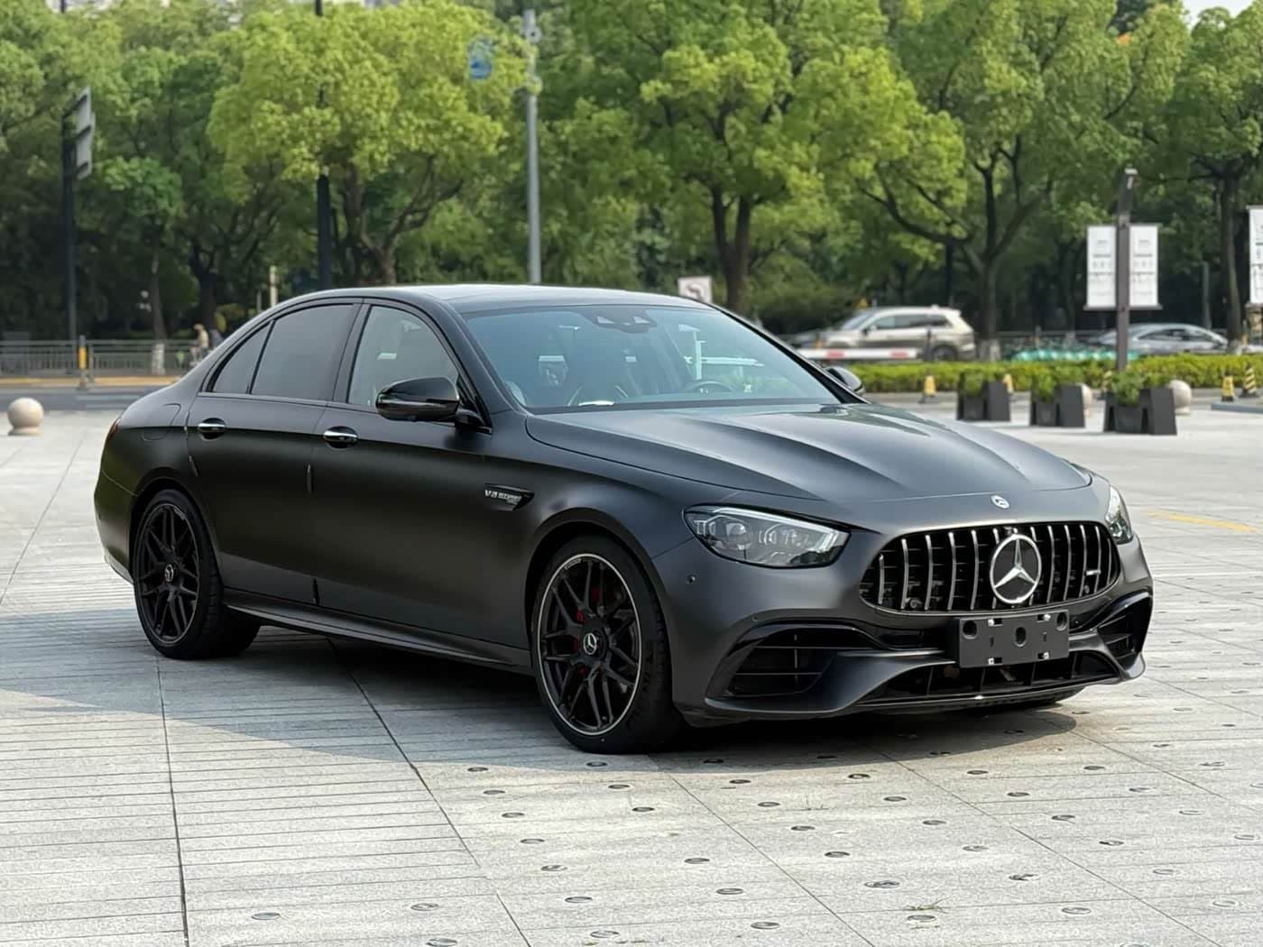 2021 Mercedes-Benz E-Class AMG 银灰色, 14,000 km, China export – photo 1