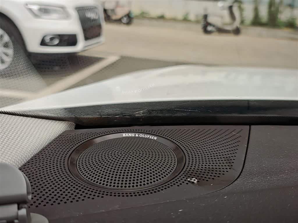 2015 Audi A4L White, 67,200 km, China export – photo 2