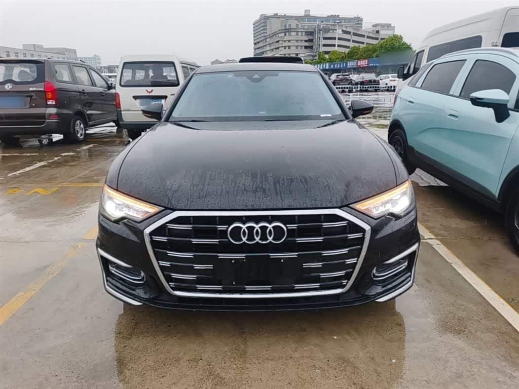 2022 Audi A6L Black, 45,600 km, China export – photo 3