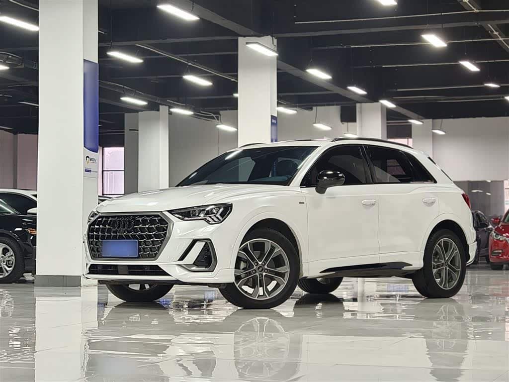 2023 Audi Q3 White, 9,600 km, China export – photo 2