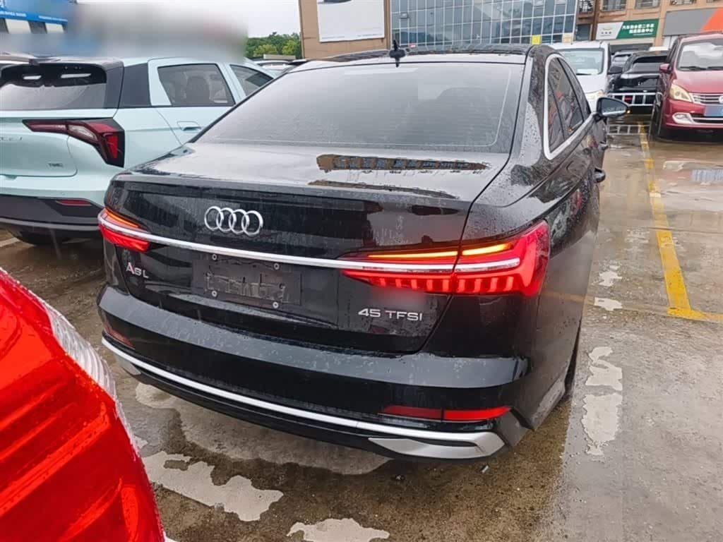 2022 Audi A6L Black, 45,600 km, China export – photo 4