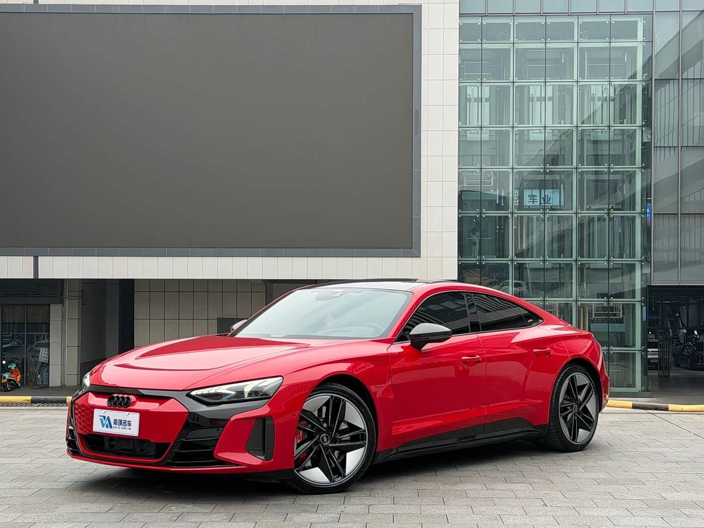 2022 Audi RS e-tron GT Red, 12,000 km, China export – photo 1