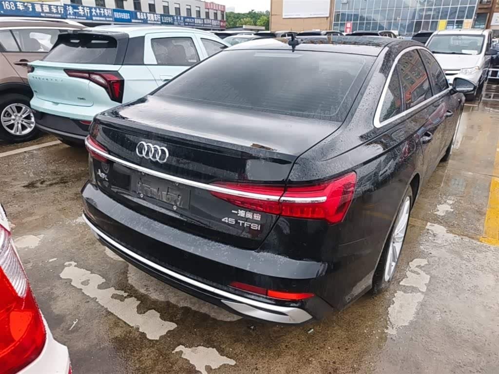 2022 Audi A6L Black, 45,600 km, China export – photo 5