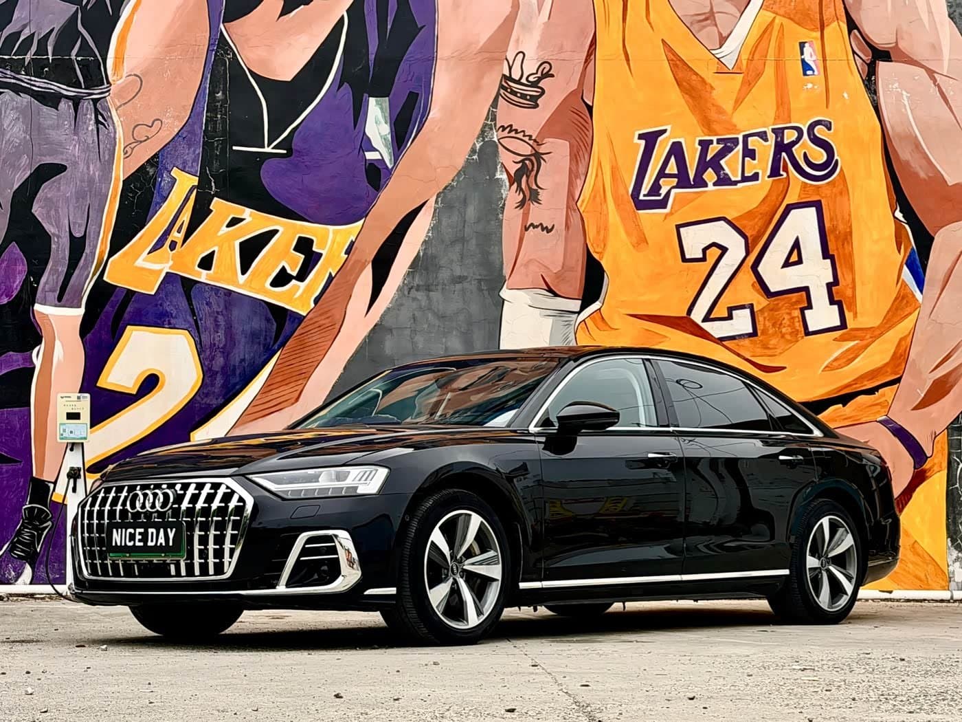 2021 Audi A8 New Energy Black, 65,000 km, China export – photo 1