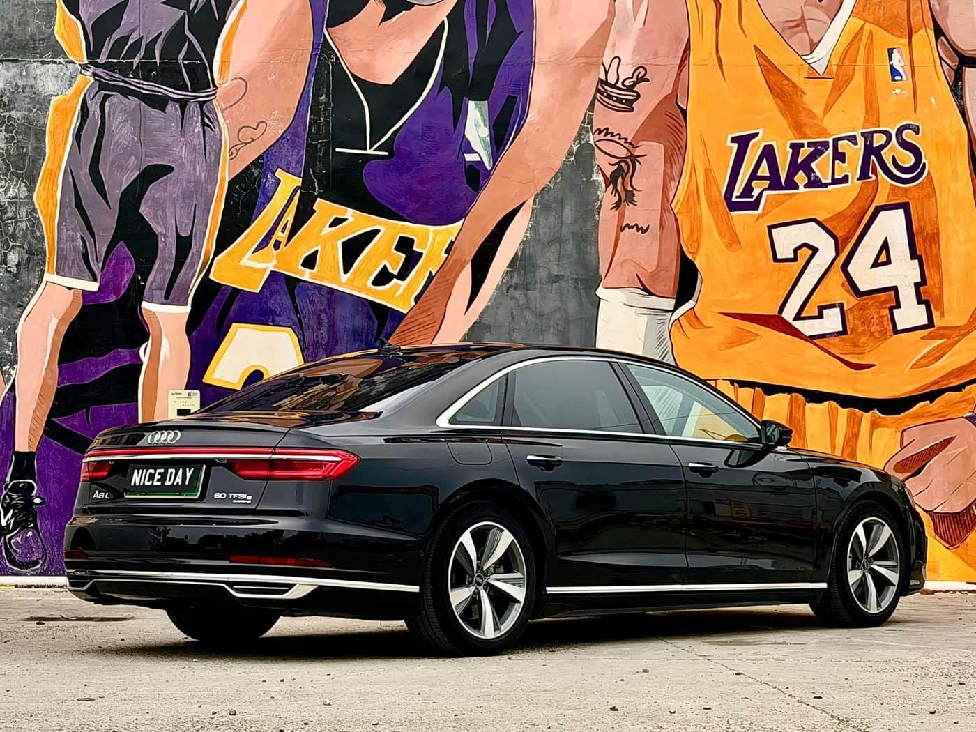 2021 Audi A8 New Energy Black, 65,000 km, China export – photo 4