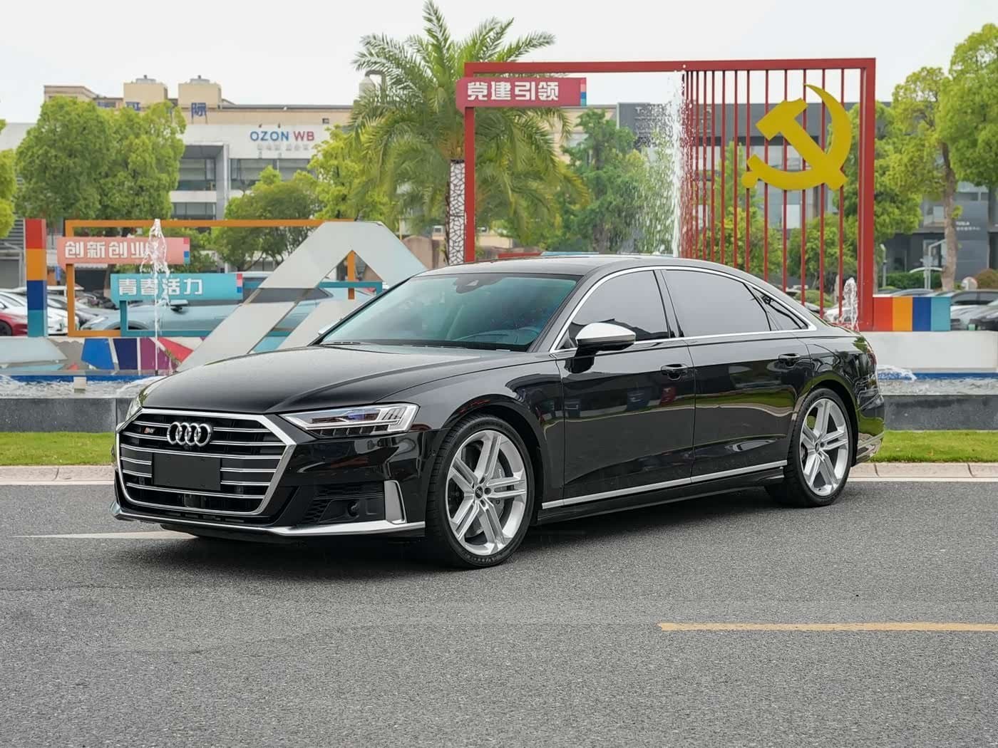 2020 Audi S8 Black, 38,000 km, China export – photo 1