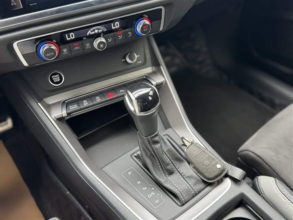 2021 Audi Q3 银灰色, 72,500 km, China export – photo 7