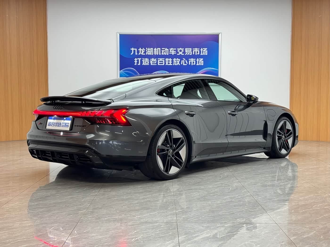 2022 Audi RS e-tron GT 银灰色, 11,000 km, China export – photo 5