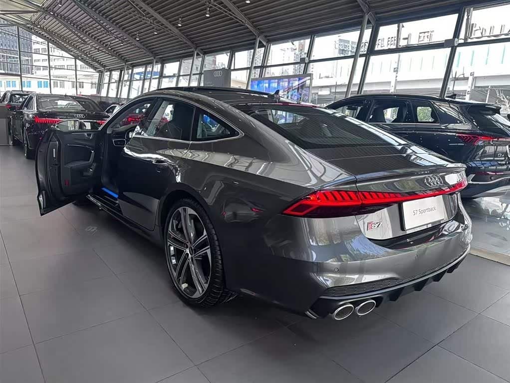 2024 Audi S7 银灰色, 5,000 km, China export – photo 3