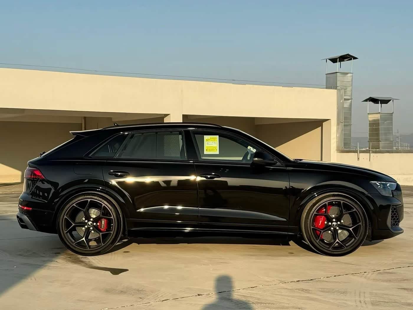 2025 Audi RS Q8 Black, 10,000 km, China export – photo 6