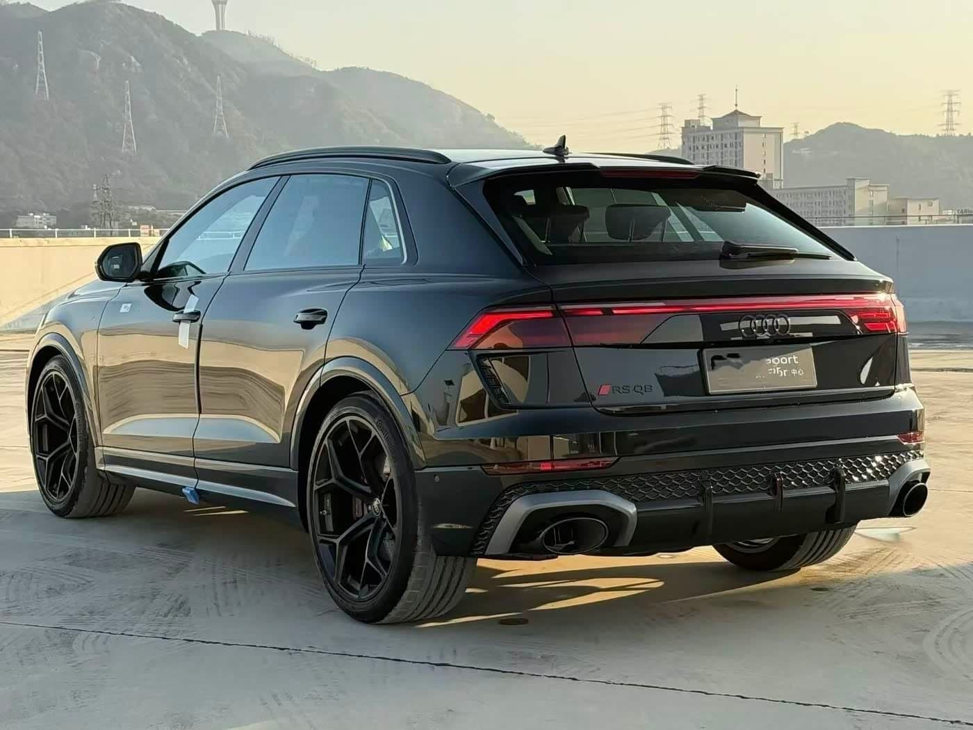 2025 Audi RS Q8 Black, 10,000 km, China export – photo 4