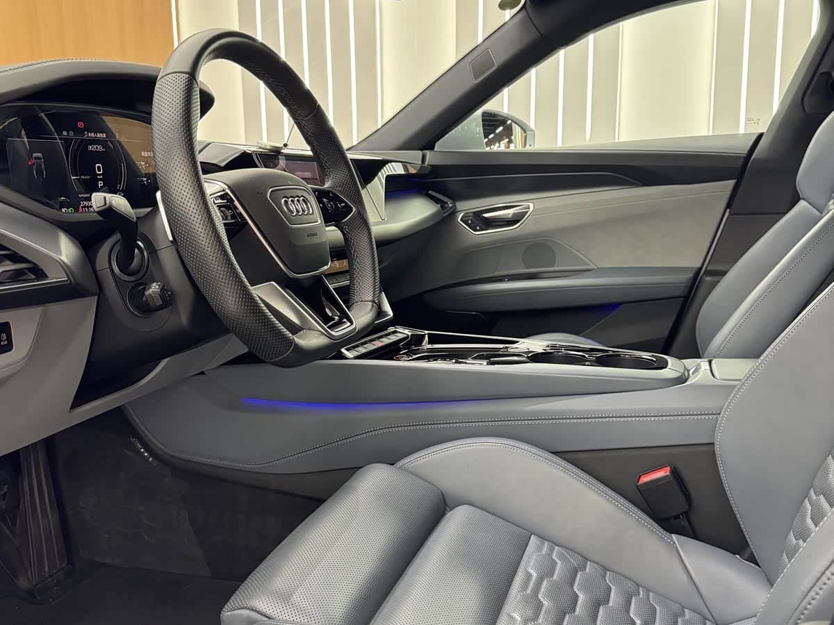 2023 Audi e-tron GT 银灰色, 27,900 km, China export – photo 7
