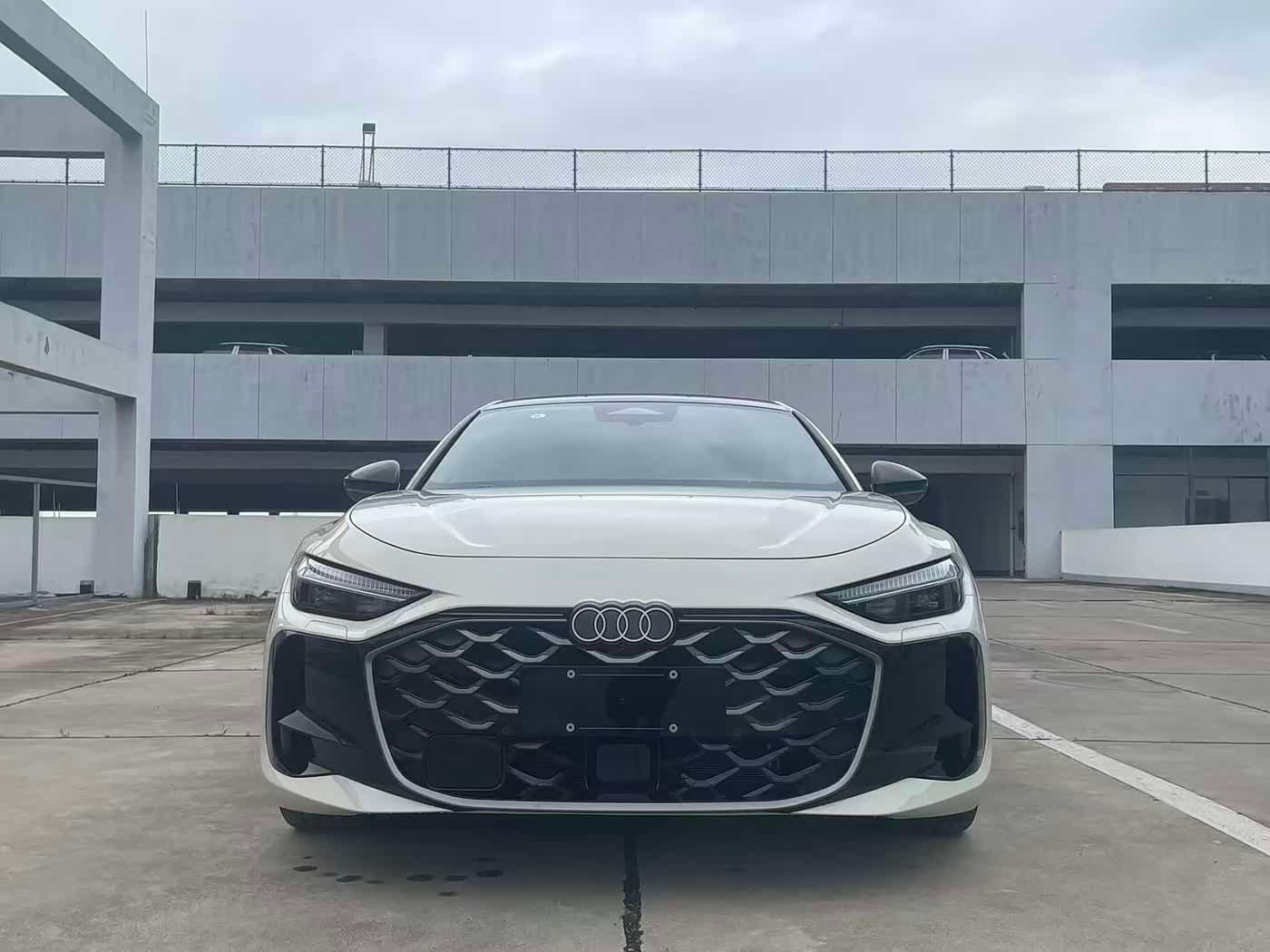 2025 Audi A5L Sportback White, 700 km, China export – photo 2