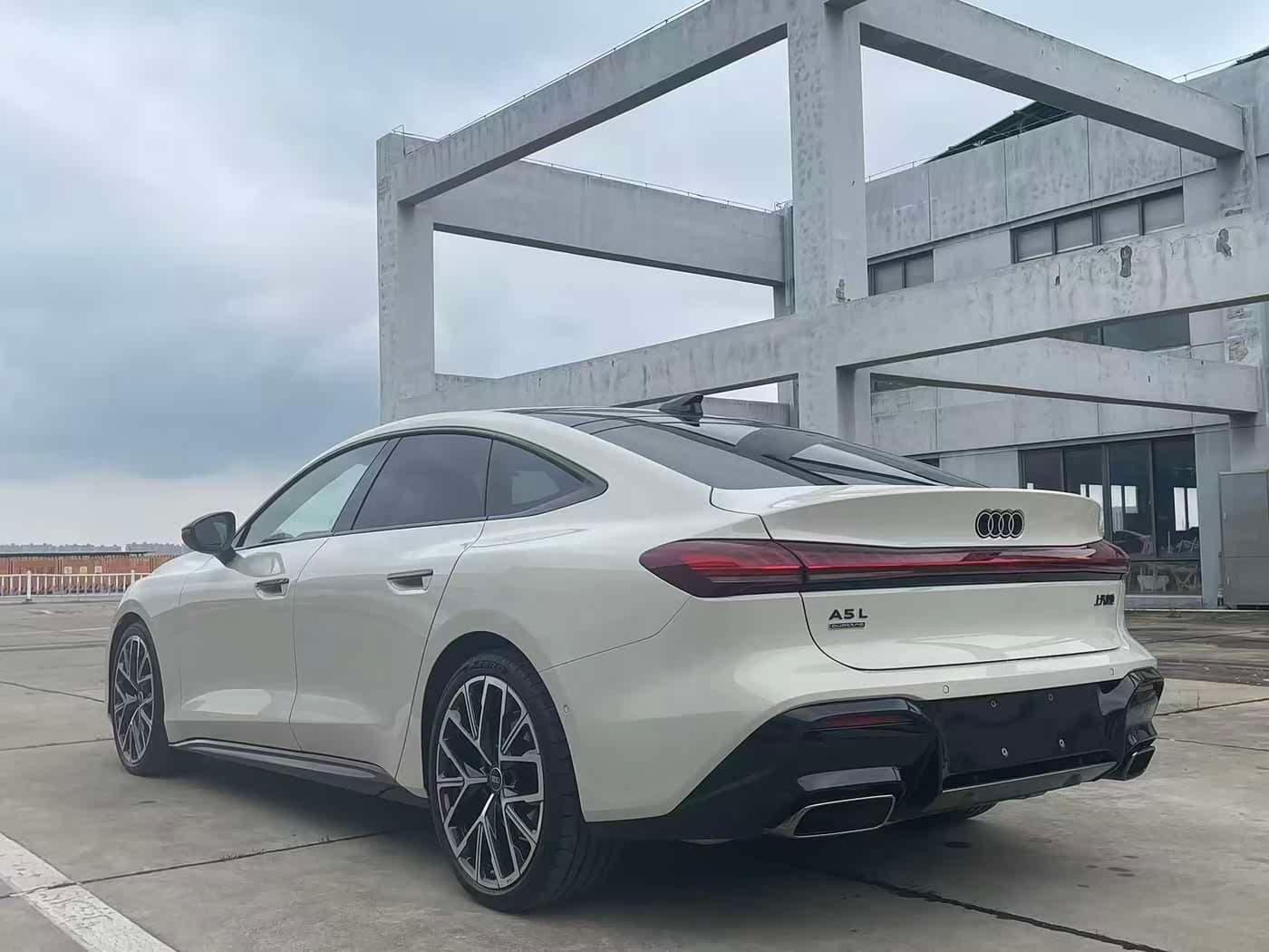 2025 Audi A5L Sportback White, 700 km, China export – photo 7