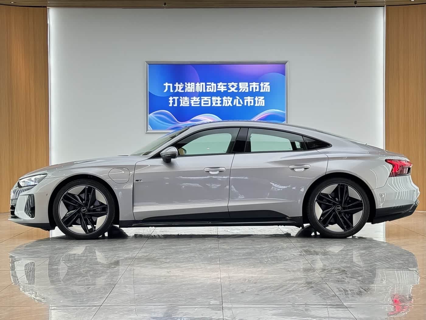 2023 Audi e-tron GT 银灰色, 27,900 km, China export – photo 3