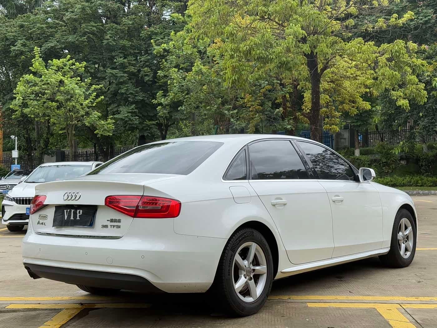 2012 Audi A4L White, 120,000 km, China export – photo 4