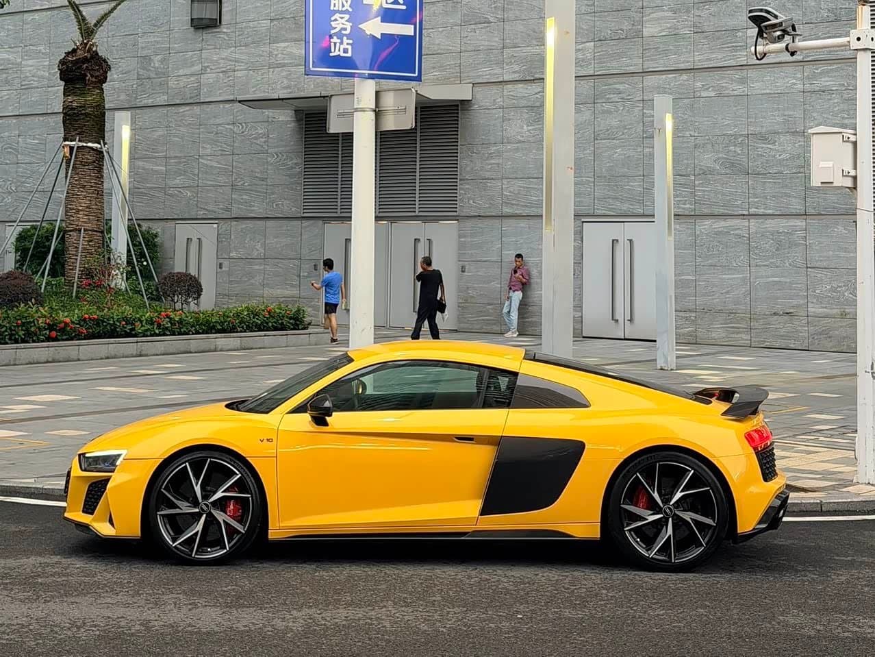 2021 Audi R8 Yellow, 56,000 km, China export – photo 3