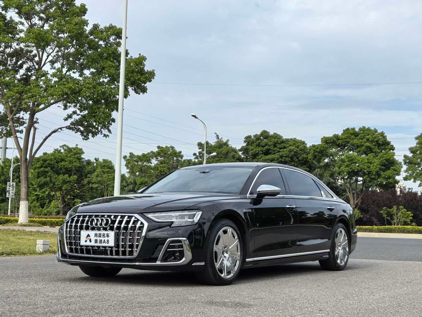 2024 Audi A8 Black, 30,000 km, China export – photo 1