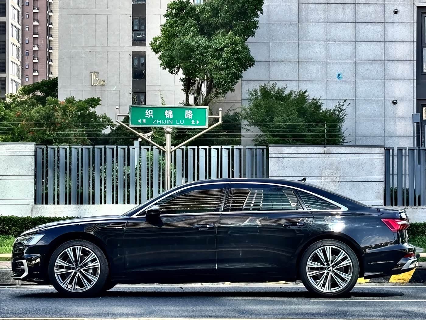 2025 Audi A6L Black, 8,000 km, China export – photo 4