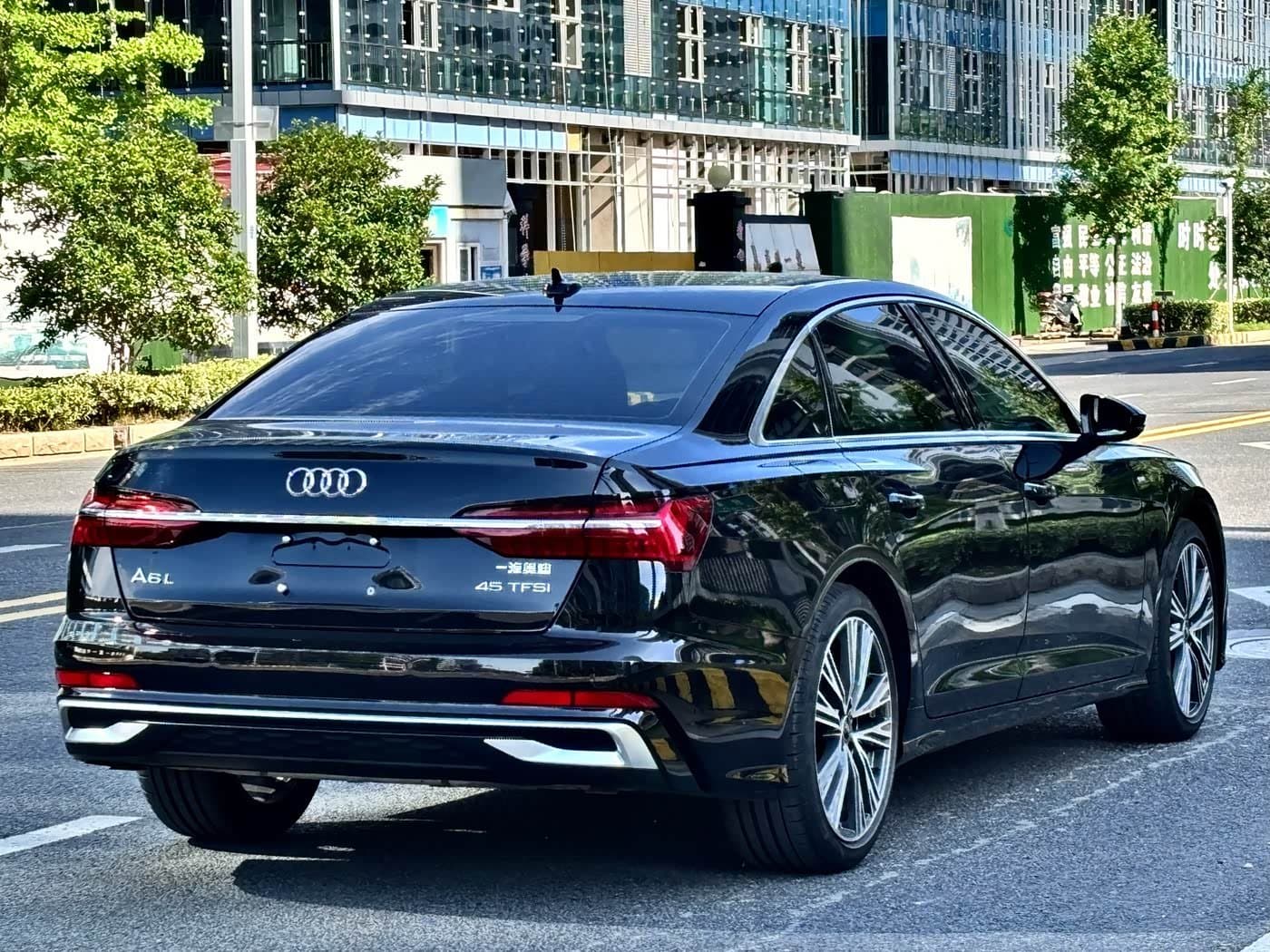 2025 Audi A6L Black, 8,000 km, China export – photo 7