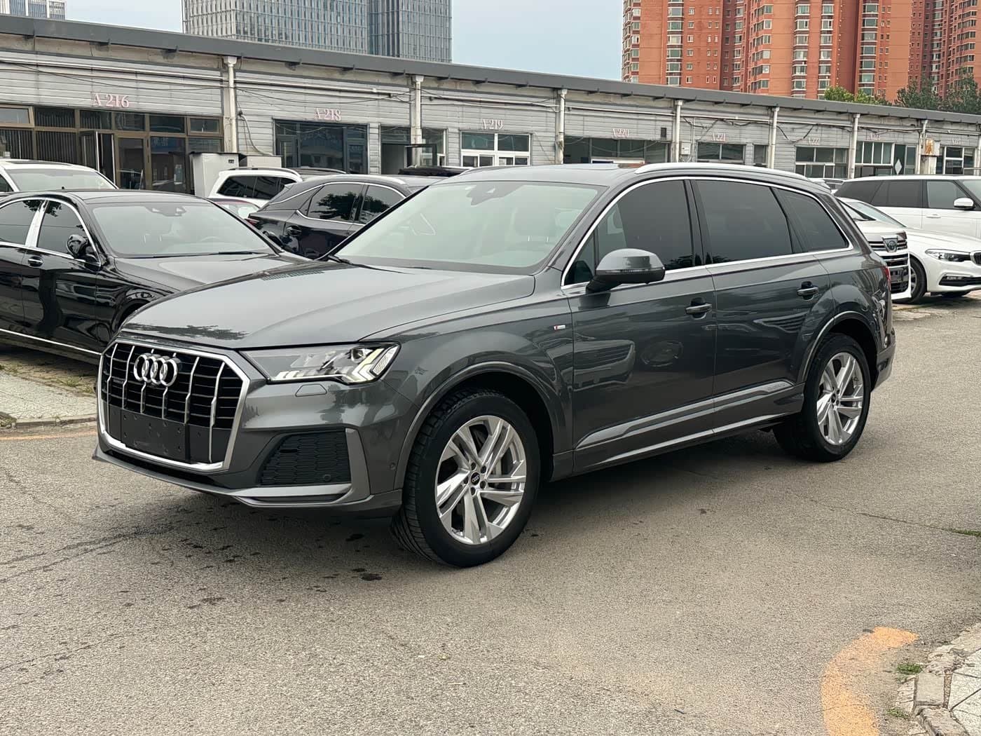 2020 Audi Q7 银灰色, 43,000 km, China export – photo 1