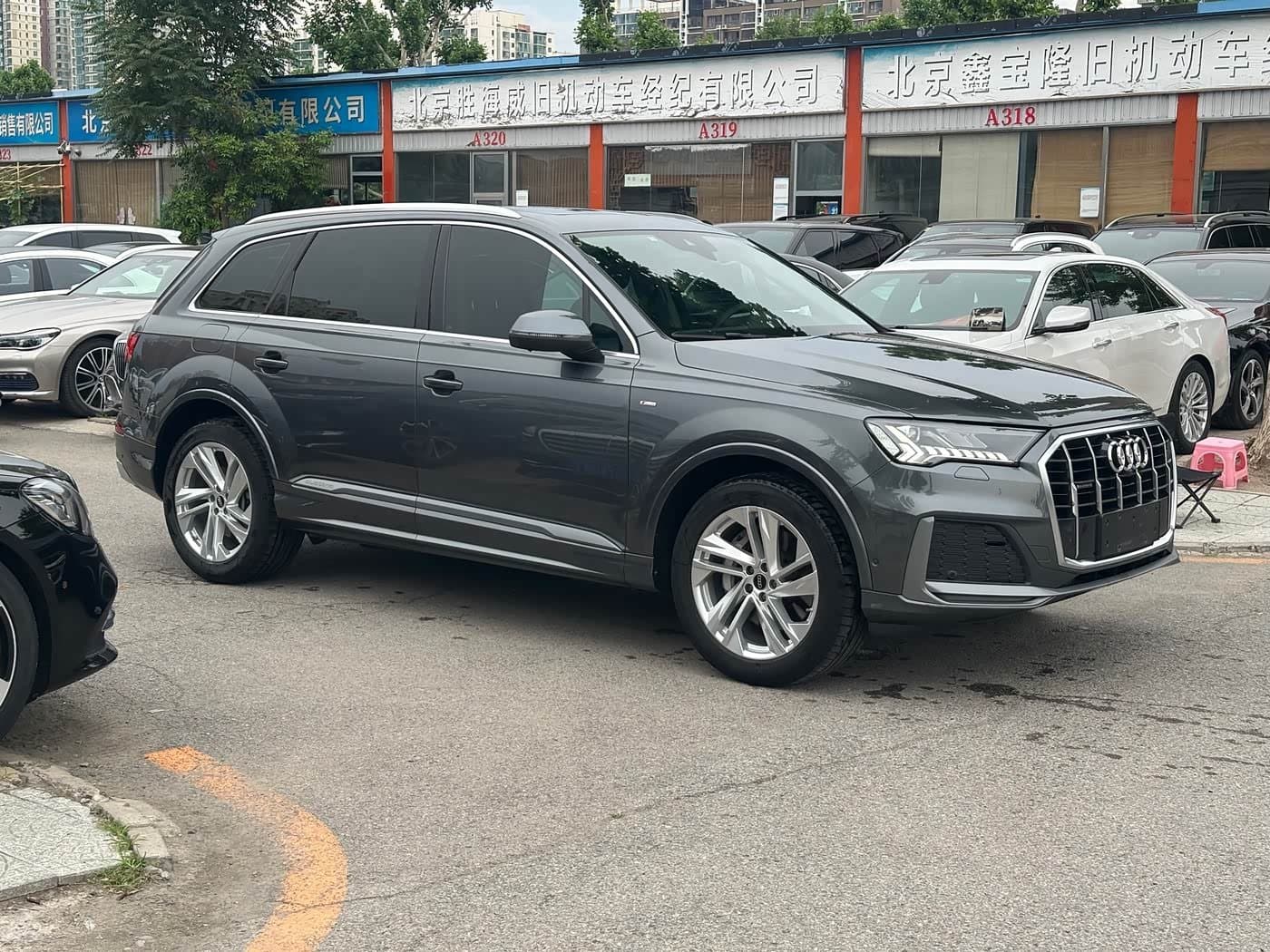 2020 Audi Q7 银灰色, 43,000 km, China export – photo 3