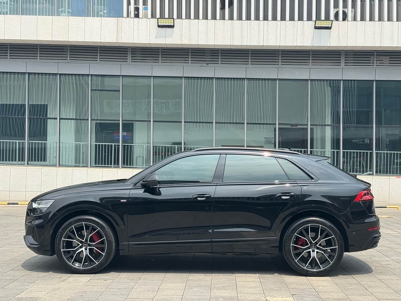 2021 Audi Q8 Black, 33,000 km, China export – photo 7