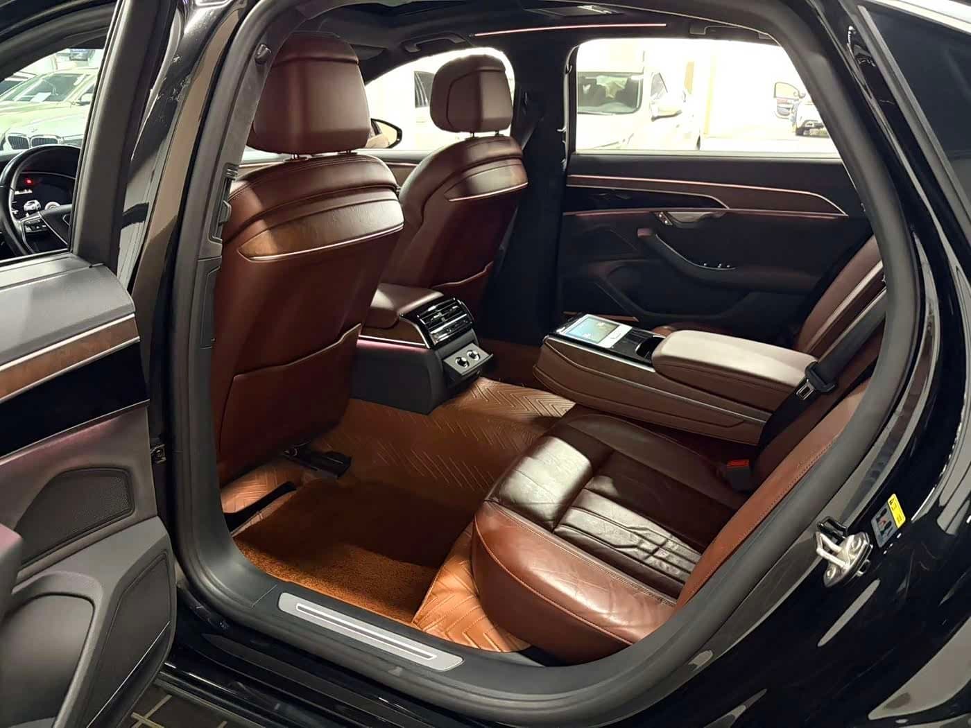 2018 Audi A8 Black, 70,000 km, China export – photo 5