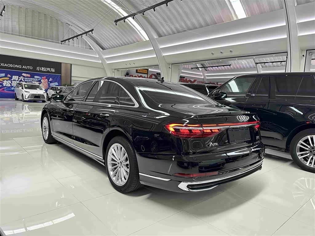 2022 Audi A8 Black, 32,000 km, China export – photo 4