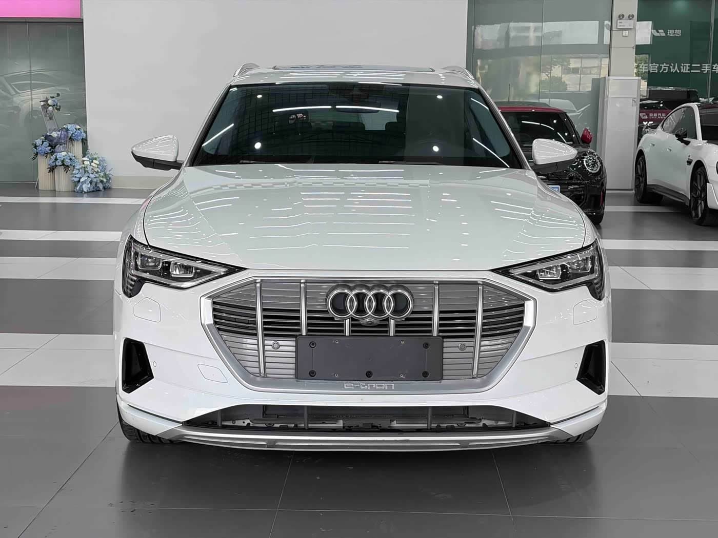 2019 Audi e-tron White, 98,000 km, China export – photo 2