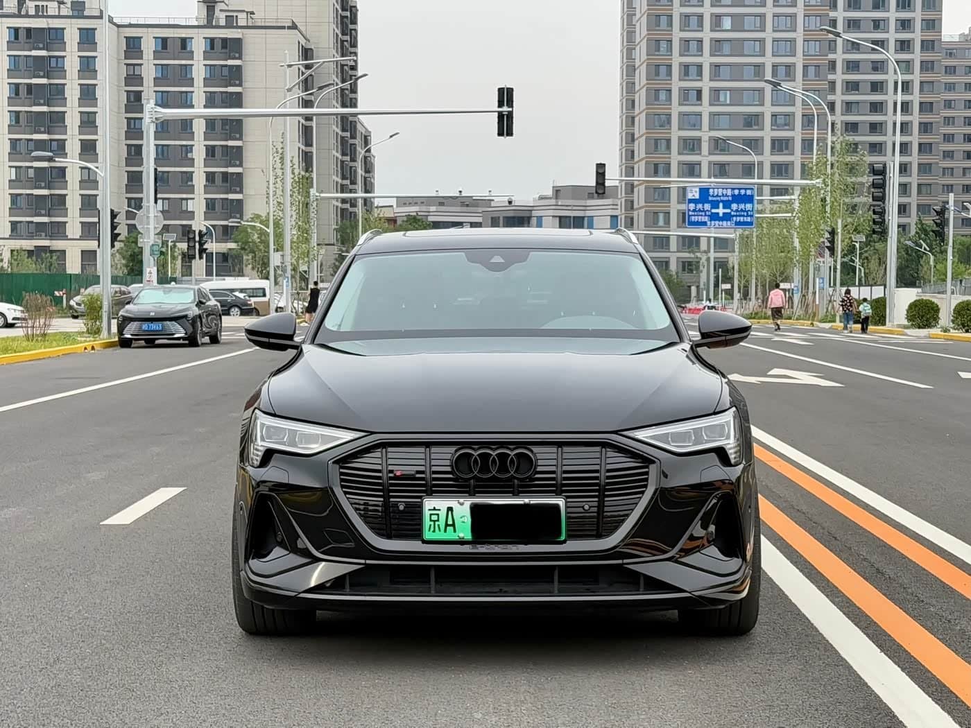 2021 Audi e-tron Black, 32,000 km, China export – photo 2