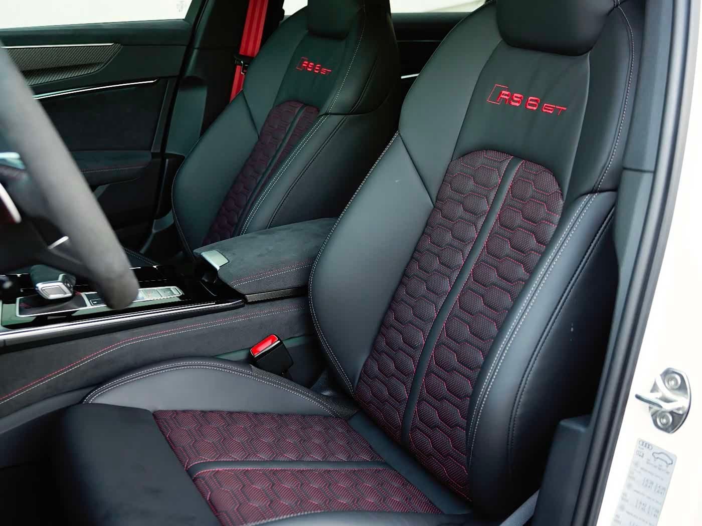2025 Audi RS 6 White, 5,500 km, China export – photo 3
