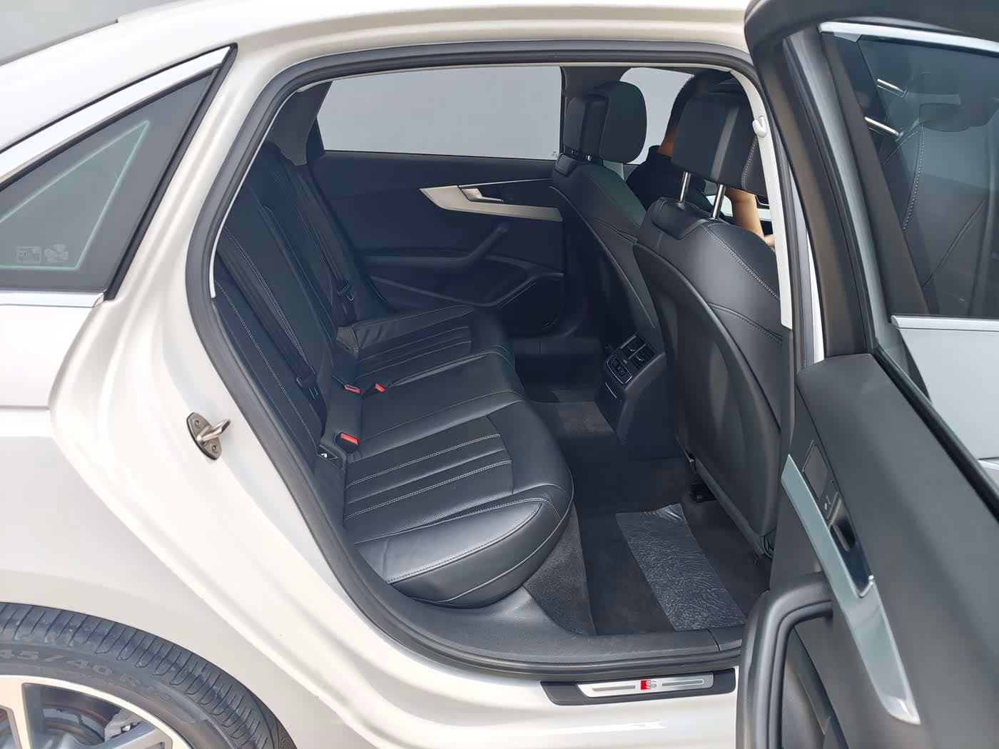 2020 Audi A4L White, 70,000 km, China export – photo 7