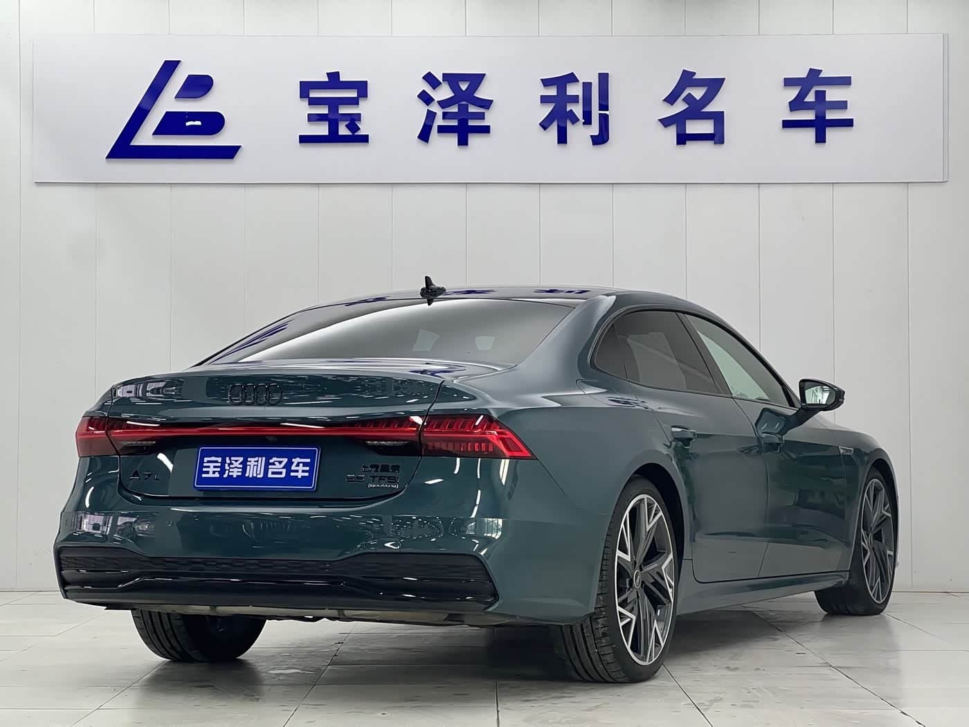 2022 Audi A7L Green, 66,000 km, China export – photo 2