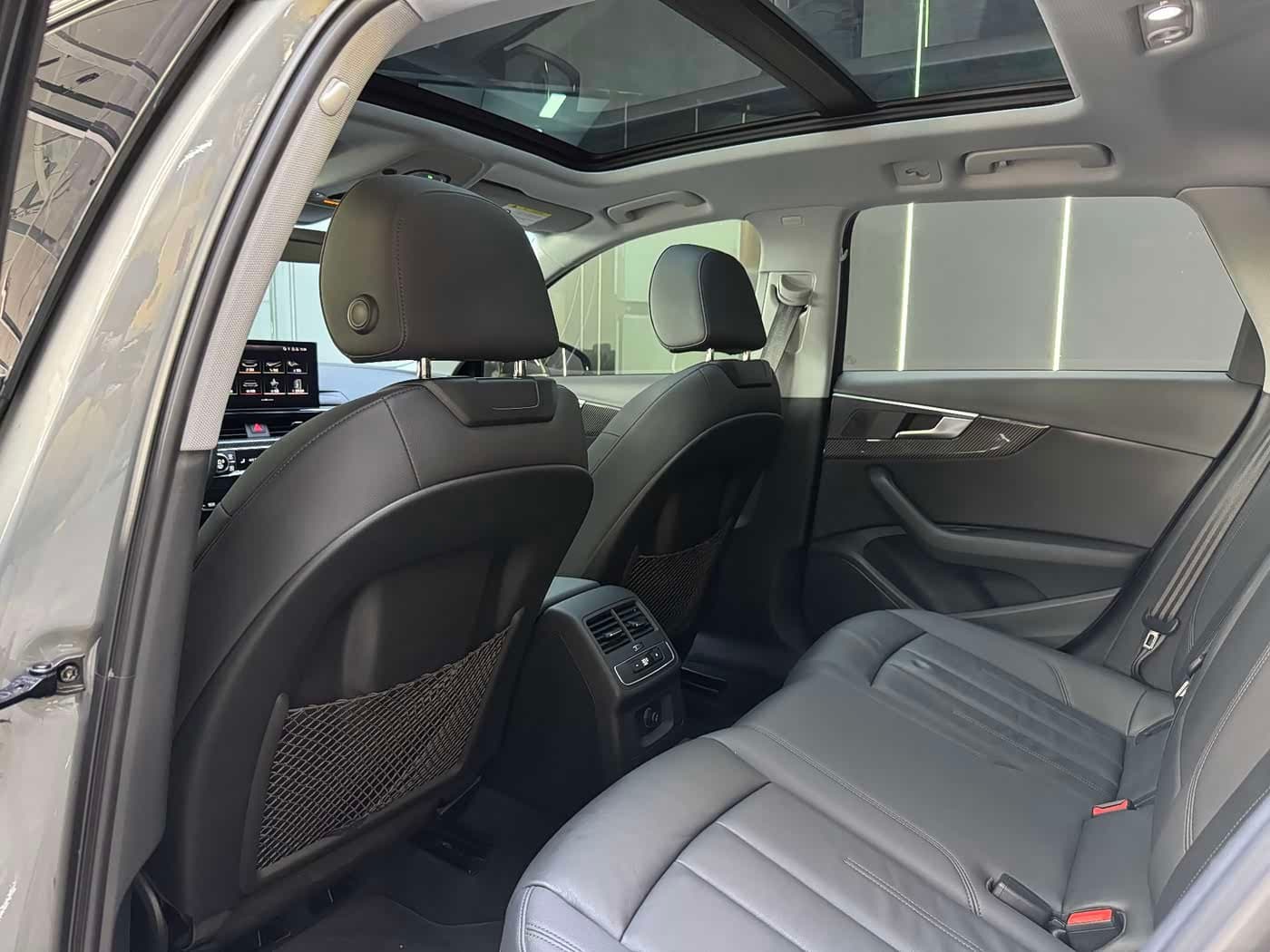 2021 Audi A4 Champagne, 49,000 km, China export – photo 4