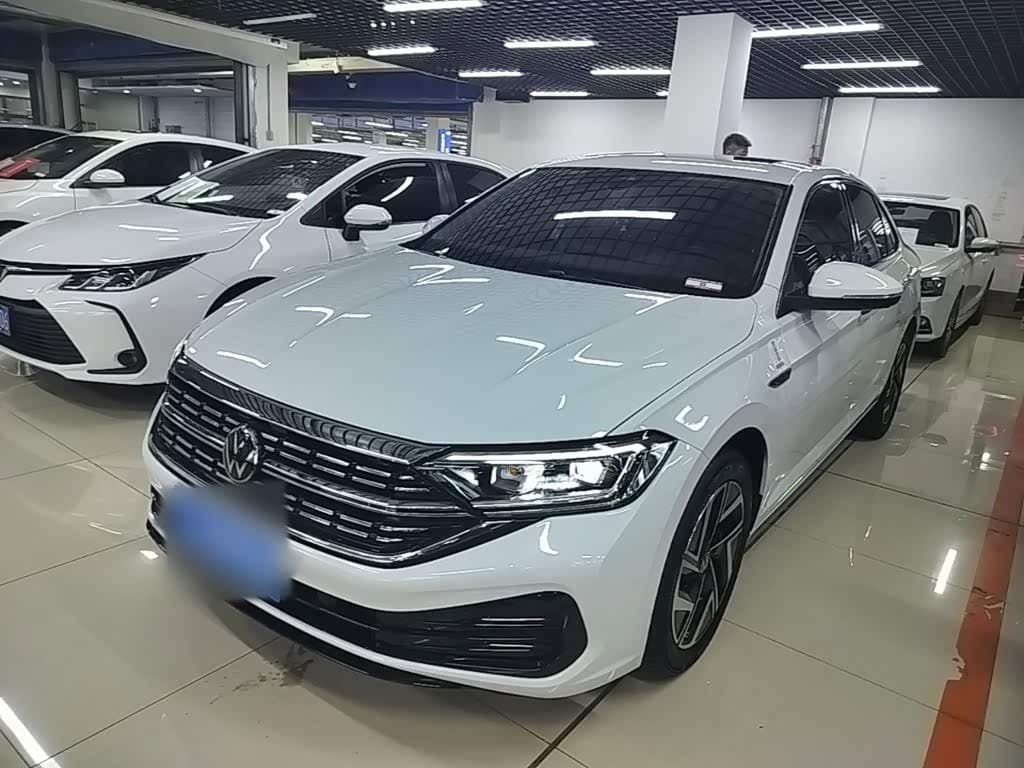 2022 Volkswagen Sagitar White, 15,100 km, China export – photo 1
