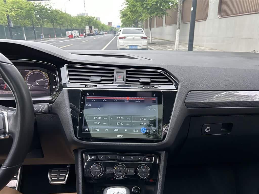 2020 Volkswagen Tiguan L Black, 58,900 km, China export – photo 6