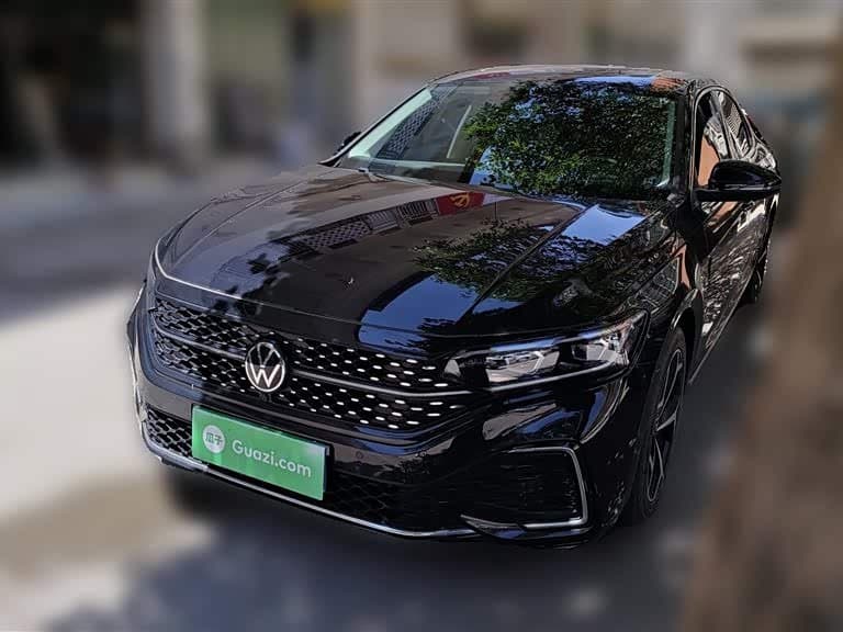 2024 Volkswagen Passat Black, 14,500 km, China export – photo 1