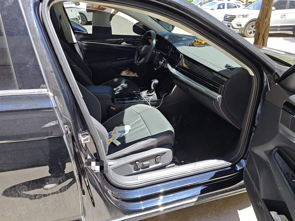 2024 Volkswagen Passat Black, 14,500 km, China export – photo 3