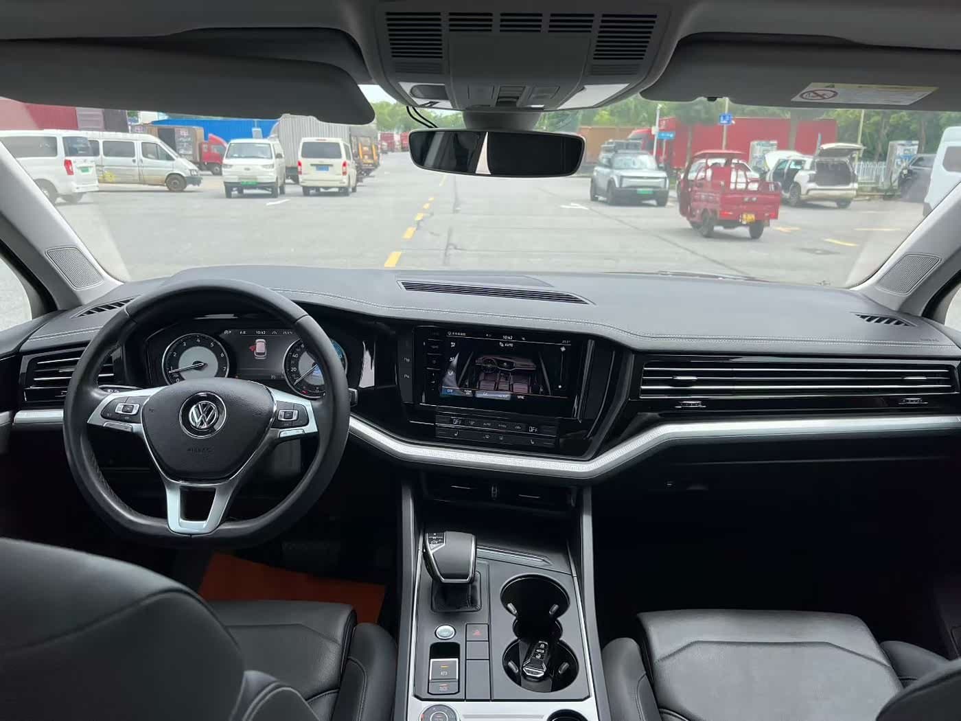 2019 Volkswagen Touareg 银灰色, 77,000 km, China export – photo 6