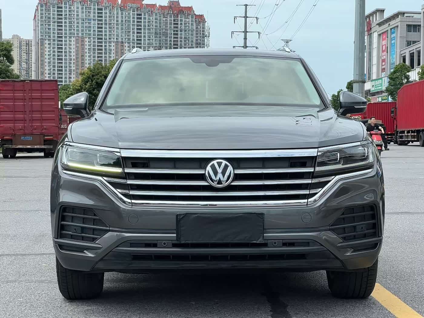 2019 Volkswagen Touareg 银灰色, 77,000 km, China export – photo 2