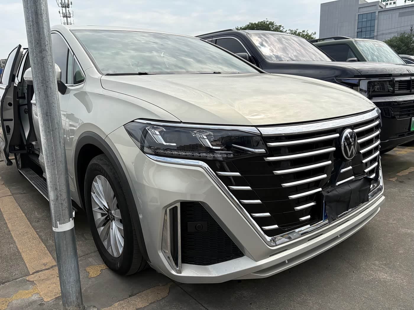 2020 Volkswagen Viloran Champagne, 90,000 km, China export – photo 3