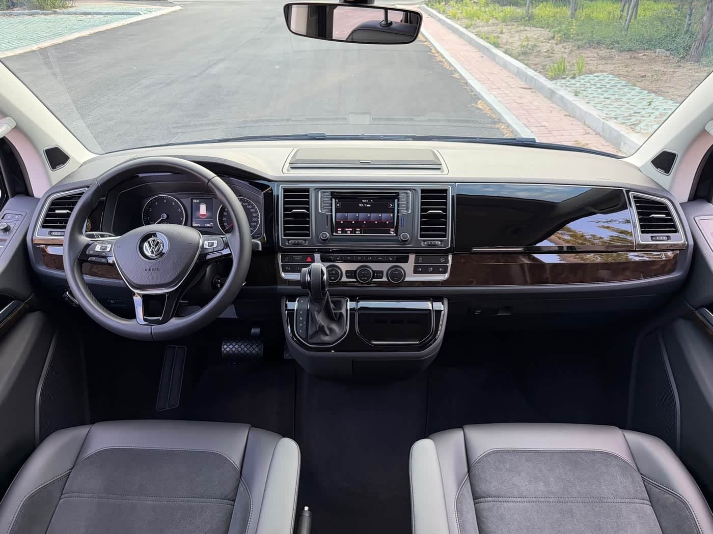 2019 Volkswagen Multivan Black, 11,000 km, China export – photo 7